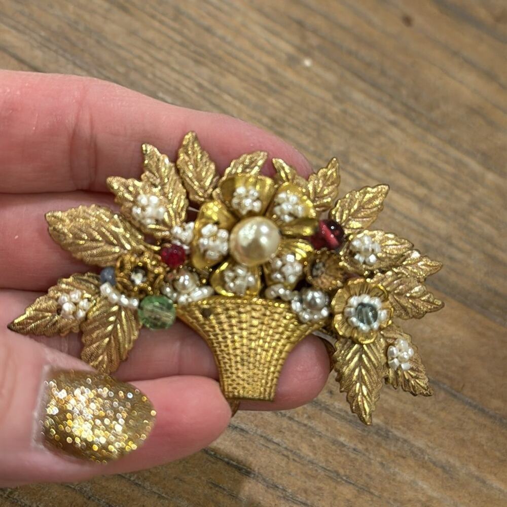 Miriam Haskell signed Vintage Brooch Gold Floral Basket Pin with Detailing - Picture 3 of 11